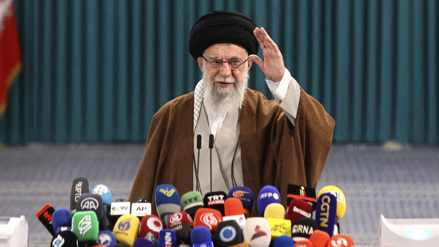 Верховный лидер Ирана на фоне угроз США призвал Трампа обратить внимание на свою страну