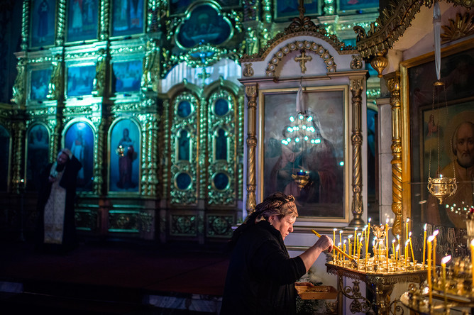 В соборе Воздвижения Креста Господня в Омске во время богослужения в честь праздника Рождества Христова.