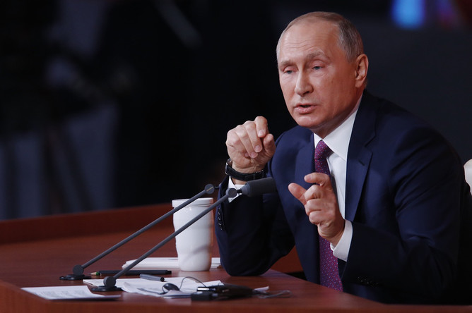Президент России Владимир Путин во время ежегодной пресс-конференции в Москве, 14 декабря 2017 года