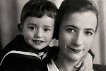 Александр Градский с мамой Тамарой Павловной, 1950-е