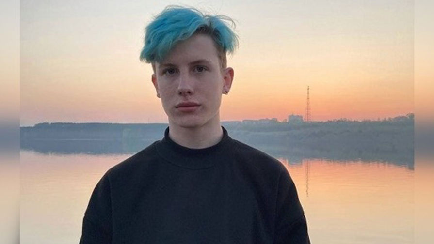 На Урале власти проверят занижение оценки студенту из-за цветных волос
