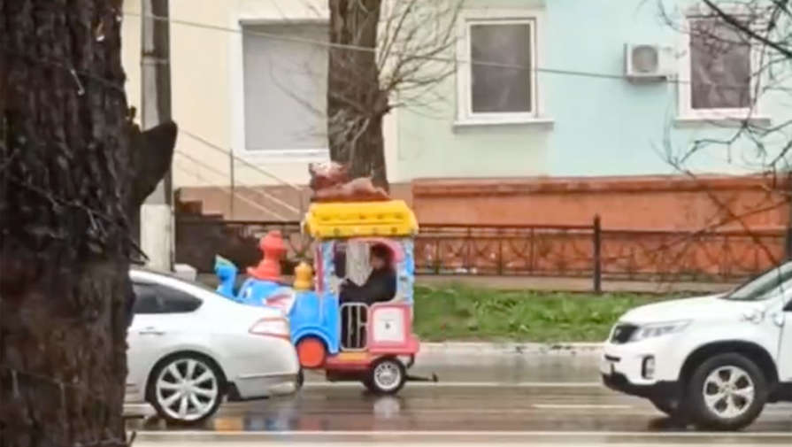 В Белгороде водителя детского паровозика оштрафовали за нарушение ПДД