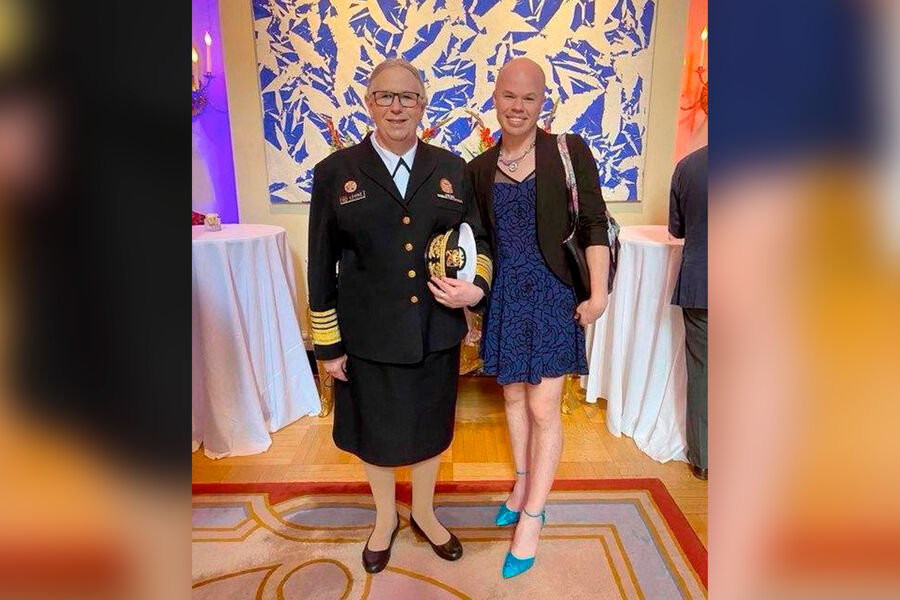 В сети опубликовали фото первой женщины-трансгендера, которая стала  адмиралом США - Газета.Ru | Новости
