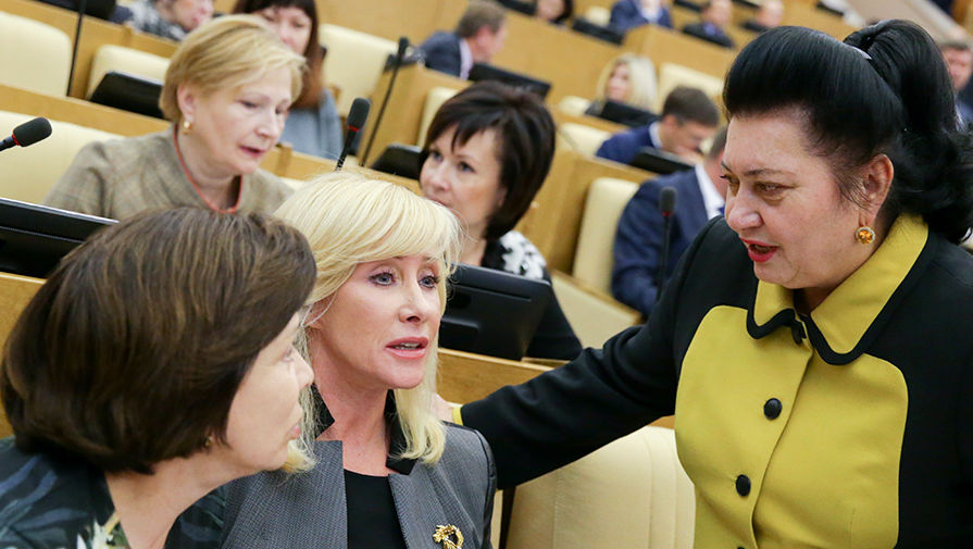 Депутаты Госдумы на парламентских слушаниях, октябрь 2016 года