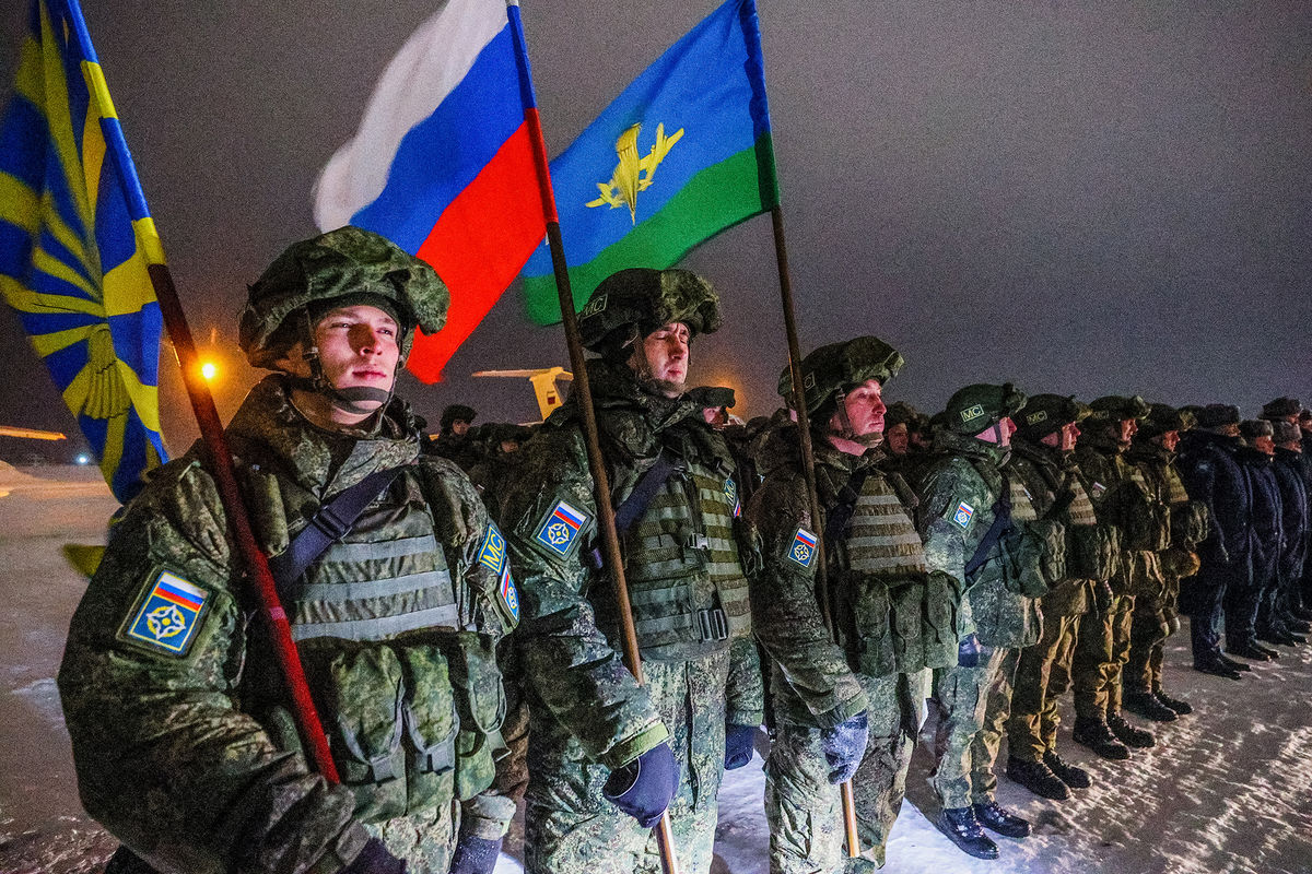Российские миротворцы после возращения на родину, 13 января 2022 года