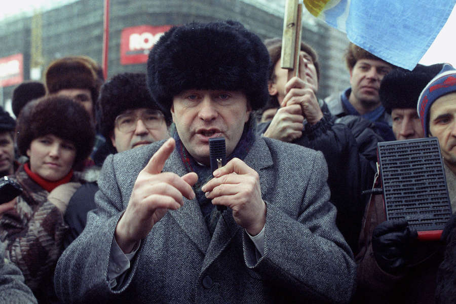 Владимир Жириновский во время митинга на&nbsp;Манежной площади в&nbsp;Москве, 1992&nbsp;год