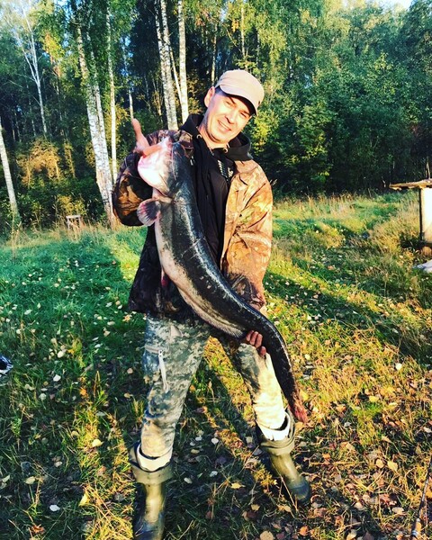 Участник группы &laquo;На-На&raquo; певец Владимир Политов во время рыбалки в&nbsp;2019 году