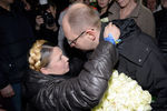 Юлия Тимошенко и Арсений Яценюк в аэропорту Киева
