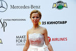 Актриса Елена Захарова во время церемонии закрытия 25-го открытого российского кинофестиваля «Кинотавр»