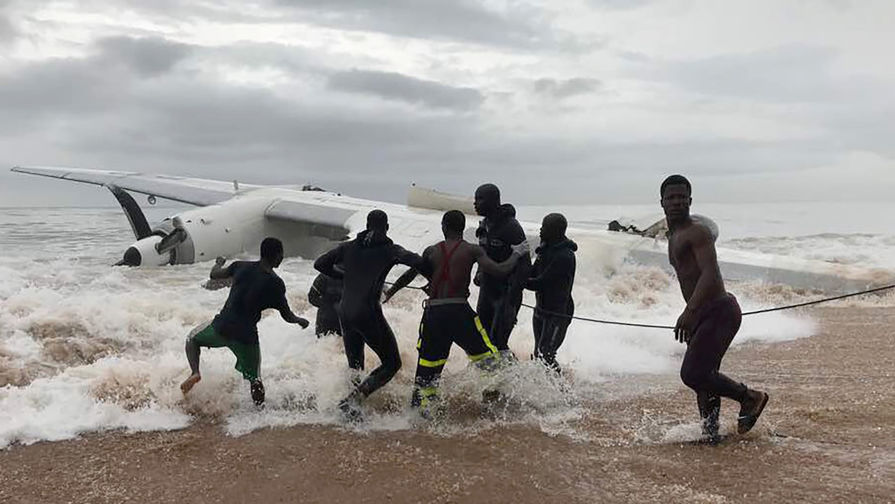 Крушение самолета на&nbsp;побередье Кот-Д'Ивуара, 14&nbsp;октября 2017