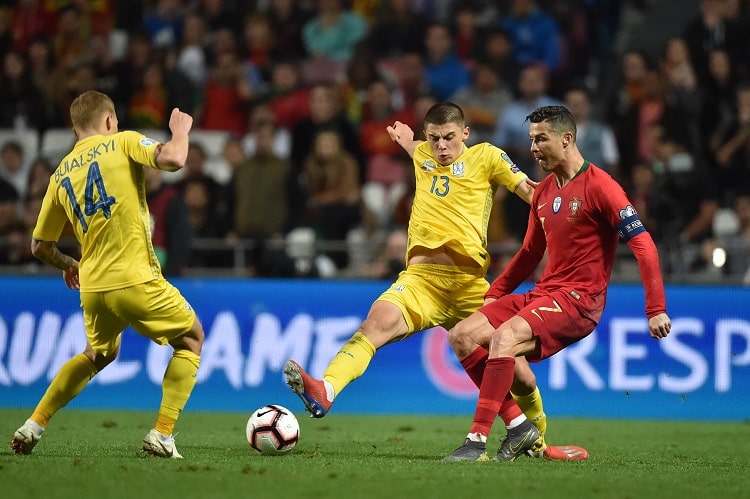 Эпизод матча отбора Евро-2020 Украина - Португалия