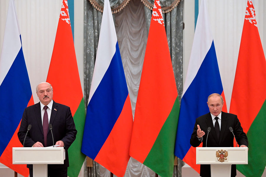 Президент РФ Владимир Путин и президент Белоруссии Александр Лукашенко во время совместной пресс-конференции по итогам встречи, 9 сентября 2021 года