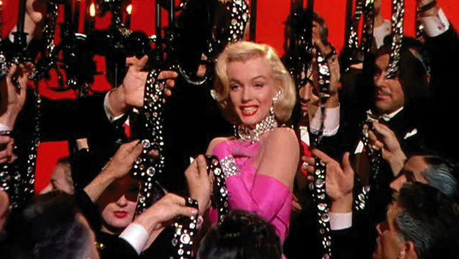 Мэрилин Монро в фильме «Джентльмены предпочитают блондинок» (1953) 