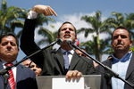 Спикер парламента и лидер оппозиции Венесуэлы Хуан Гуайдо