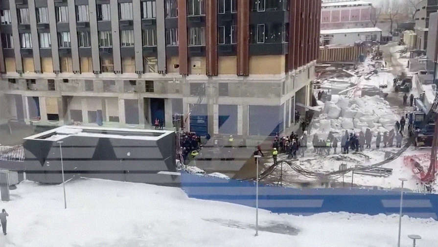 Более 100 мигрантов доставили в полицию после драки на стройке московского ЖК