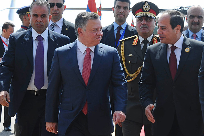 Король Иордании Абдулла Второй (слева) и президент Египта Абдель Фаттах ас-Сиcи