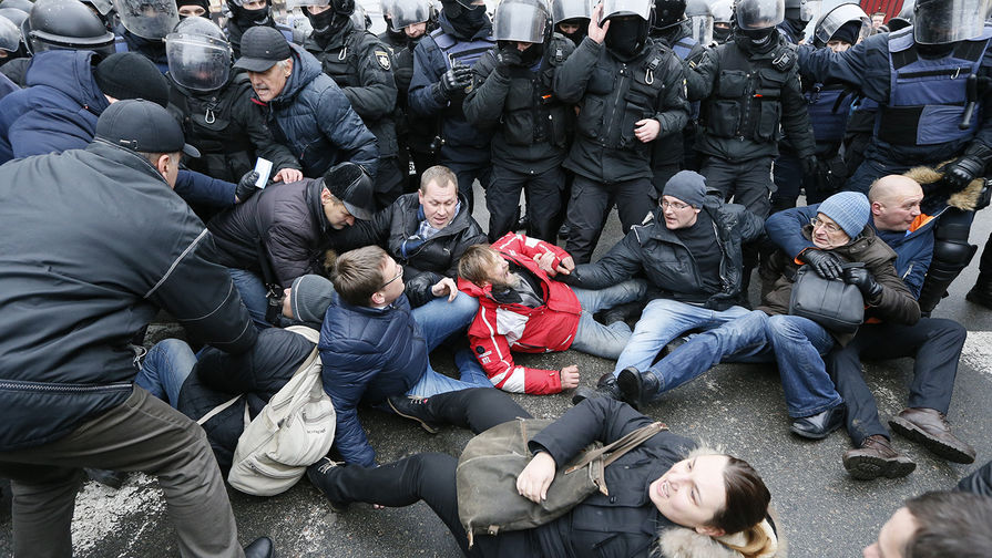 Столкновения сторонников Михаила Саакашвили с полицией во время обысков в его киевской квартире, 5 декабря 2017 года