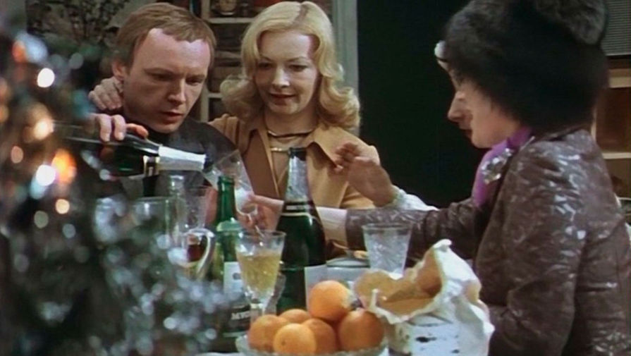 Кадр из фильма «Ирония судьбы, или С легким паром!» (1975)