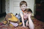 Футболист московского клуба «Динамо» Дмитрий Черышев с 6-летним сыном Денисом, 1995 год