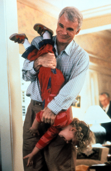 <b>«Родители» (1989)</b>
<br><br>
Трагикомедия Рона Ховарда, одна из&nbsp;первых успешных лент автора &laquo;Игр разума&raquo;. В&nbsp;ней Стив Мартин перевоплотился в&nbsp;менеджера и отца троих детей, который пытается совместить карьеру с&nbsp;семейной жизнью.