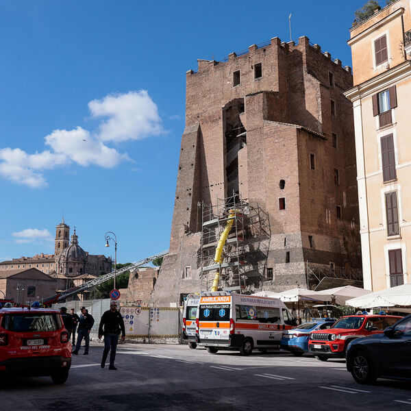 Неудачная реставрация: в центре Рима рухнула знаменитая башня Конти