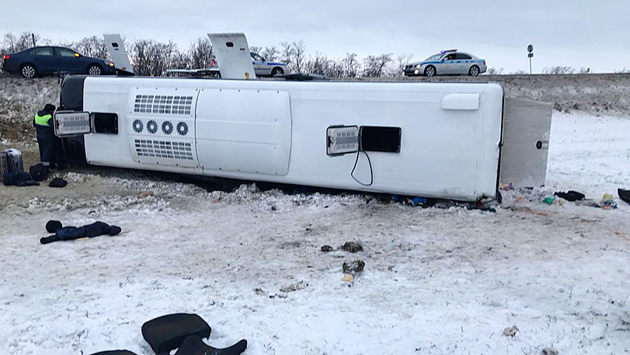 Последствия опрокидывания автобуса в&nbsp;кювет в&nbsp;Ростовской области, 31 января 2018 года