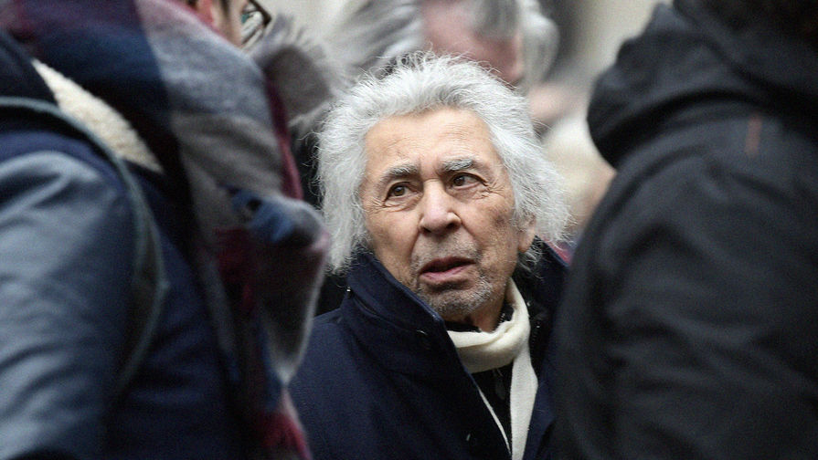 Композитор Франсис Ле на похоронах актера Пьер Бару в Париже, январь 2017 года