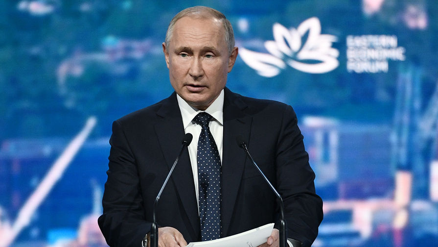 Президент России Владимир Путин на пленарном заседании Восточного экономического форума во Владивостоке, 5 сентября 2019 года