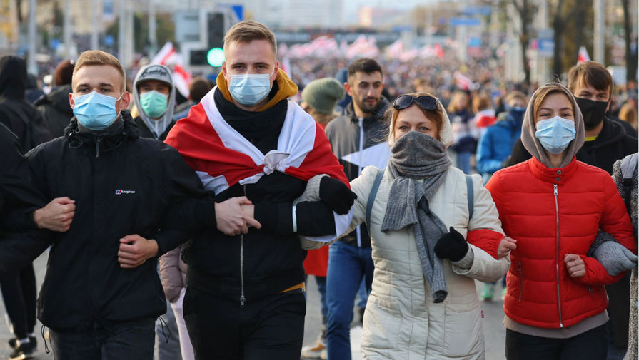 Участники шествия оппозиции в Минске, 18 октября 2020 года