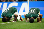 Игроки сборной Саудовской Аравии после победы над Аргентиной на ЧМ по футболу в Катаре, 22 ноября 2022 года
