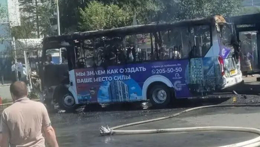 В Приморье загорелся пассажирский автобус