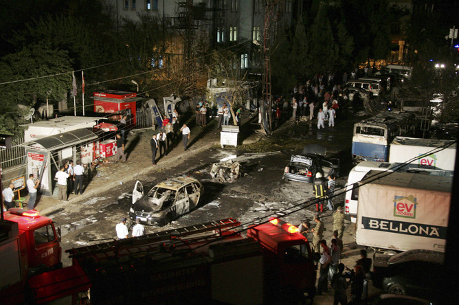 Не менее восьми человек погибли при взрыве на юге Турции