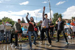 Участники акции протеста, устроенной представителями националистических организаций у посольства России