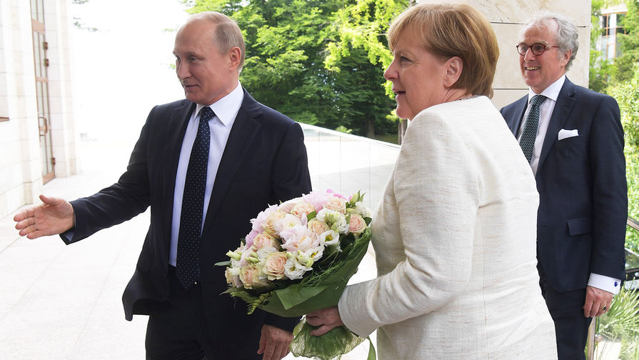 Президент России Владимир Путин и федеральный канцлер ФРГ Ангела Меркель во время встречи в&nbsp;Сочи, 18 мая 2018 года