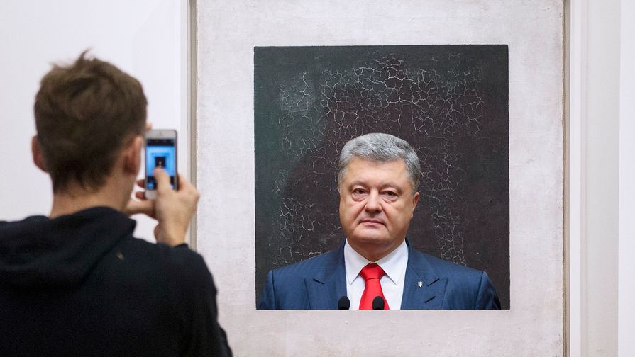 Картина Казимира Малевича «Черный квадрат» и президент Украины Петр Порошенко, коллаж «Газеты.Ru»
