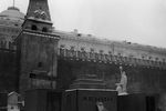 Первый деревянный временный мавзолей В.И.Ленина на Красной площади, январь 1924 года