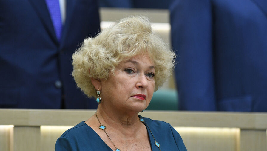 Сенатор Нарусова единственная проголосовала против закона о дискредитации добровольцев