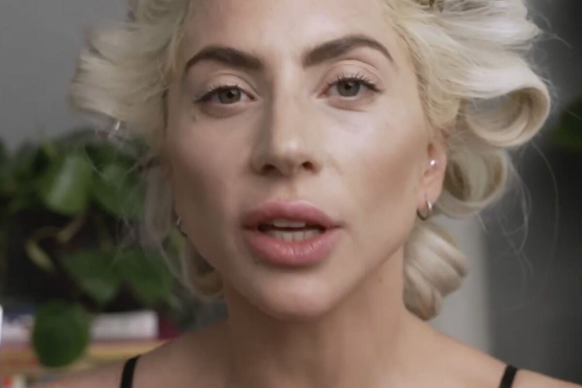 Lady Gaga появляется голышом все чаще (ФОТО)