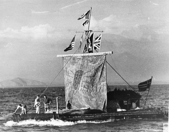 Плот «Кон-Тики», на&nbsp;котором Тур Хейердал и пять его спутников совершили путешествие в&nbsp;1947 году по&nbsp;предполагаемому маршруту миграции предков полинезийцев (согласно теории Хейердала)