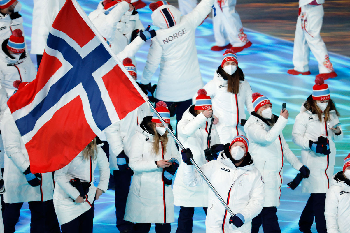 Сборная Норвегии на церемонии открытия Олимпийских игр на Национальном стадионе «Птичье гнездо» в Пекине, 4 февраля 2022 года