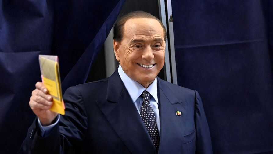 Один из аэропортов в Италии назовут в честь экс-премьера Берлускони
