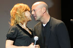 Брюс Уиллис и Тина Канделаки во время презентации мультипликационного фильма «Лесная братва» в Москве, 2006 год
