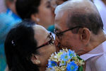 Участники массовой свадебной церемонии на Филиппинах