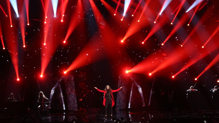 Представитель Польши Михал Шпак во время выступления в&nbsp;финале 61-го Международного конкурса песни &laquo;Евровидение &mdash; 2016&raquo;