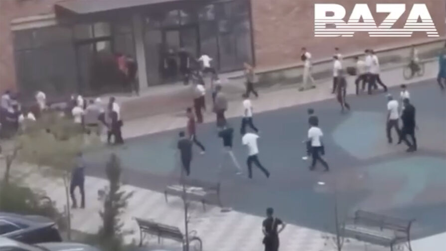 В Махачкале около 50 подростков подрались на школьном дворе и попали на видео