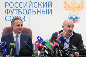 Виталий Мутко и Станислав Черчесов на пресс-конференции по итогам заседания исполкома РФС
