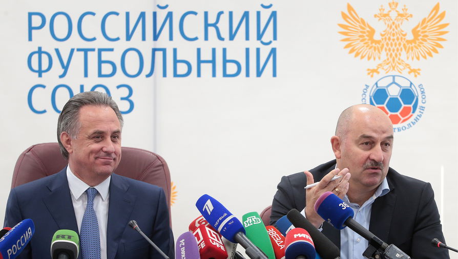 Виталий Мутко и Станислав Черчесов на пресс-конференции по итогам заседания исполкома РФС