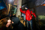 Во время беспорядков в центре Киева у отделения Сбербанка