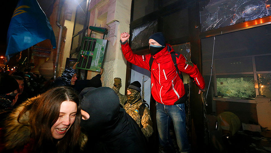 Во время беспорядков в&nbsp;центре Киева у&nbsp;отделения Сбербанка