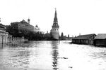 Вид на Кремль со старого Каменного моста во время наводнения, 1908 год